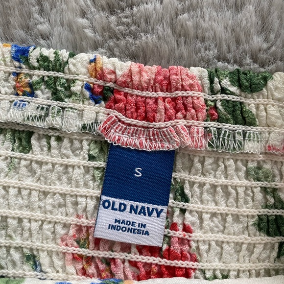 Floral tank top! - Picture 3 of 3